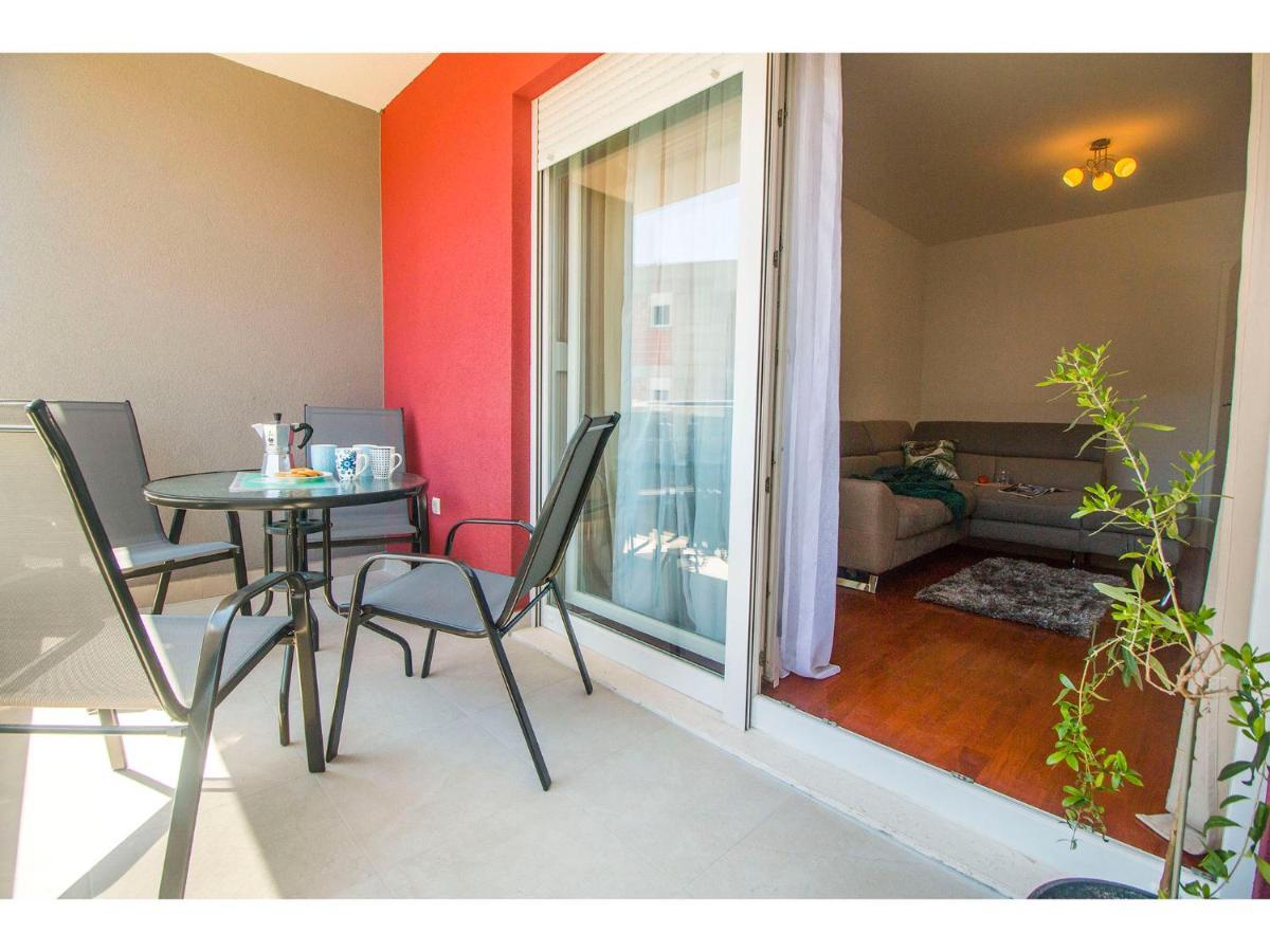 Olive Tree Apartment โปดสตรานา ภายนอก รูปภาพ