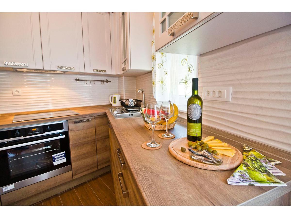 Olive Tree Apartment โปดสตรานา ภายนอก รูปภาพ