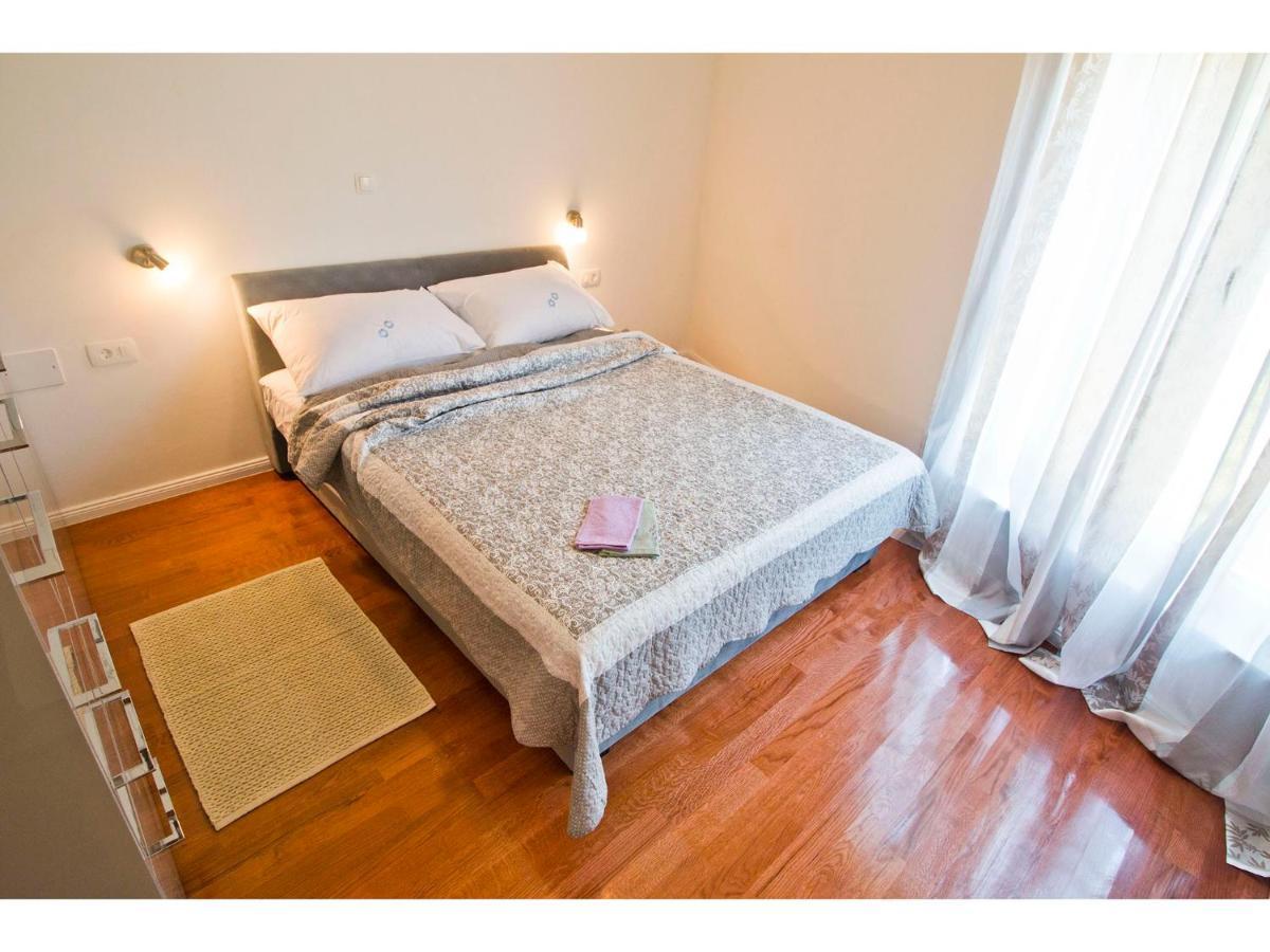 Olive Tree Apartment โปดสตรานา ภายนอก รูปภาพ